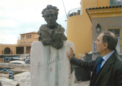 Μπροστά στην προτομή του Jean Cocteau (Côte d'Azur)