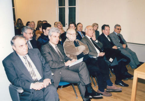 Άποψη του ακροατηρίου στη παρουσίαση του «Εικονοκλάστες & Λεξιμάχοι» και «Μέθεξη». Διακρίνεται ο πρόεδρος του Δ.Θ.Σ., ο ποιητής Τάκης Βαρβιτσιώτης, κ.ά.