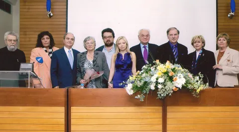Από την παρουσίαση της ποιητικής συλλογής «Εκ Μετοικεσίας» της ποιήτριας Άννας Τσουκαλά-Κουφού. Διακρίνεται η ποιήτρια, ο σύζηγός της, ο συγγραφέας και ο ποιητής Ανδρέας Λίτος.